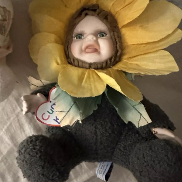 Lot of 2 VTG  Cuddle Kids Porcelain Girl Baby Dolls Duck & Sophie Sunflower tag - Picture 13 of 13